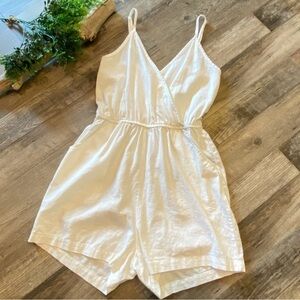 CI SONO White Linen Blend Spaghetti Strap Romper with Pockets!! Size Small